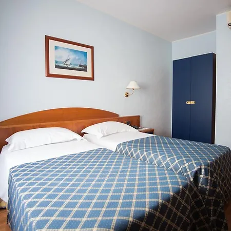 Levante 4*